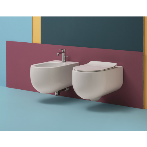 Sanitari per disabili sospesi in ceramica bianca con sedile wc incluso