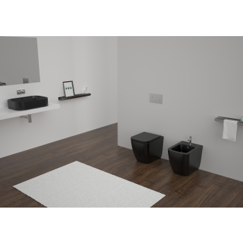 Sanitari Brio filomuro senza brida neri opachi con sedile softclose di Ceramica GSG