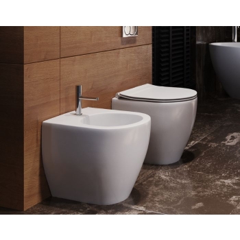 Sanitari Flo mini filomuro senza brida salvaspazio cm. 48x36 con sedile sottile chiusura softclose di Ceramica Kerasan