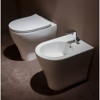 Sanitari App filomuro scarico traslato senza brida cm. 52x36 con sedile softclose avvolgente di Ceramica Flaminia