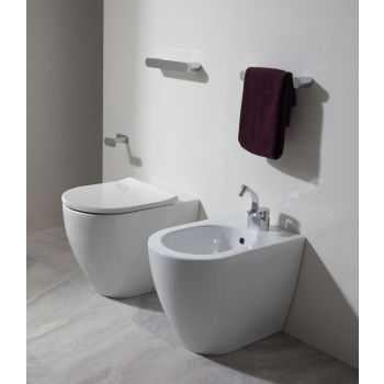 Sanitari Link filomuro senza brida cm. 56x36 con sedile standard in poliestere di Ceramica Flaminia