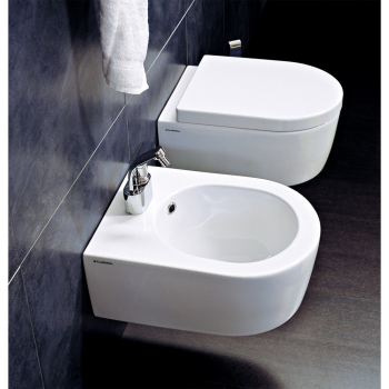 Sanitari Link mini sospesi salvaspazio cm. 48,5x36 con sedile standard in poliestere di Ceramica Flaminia