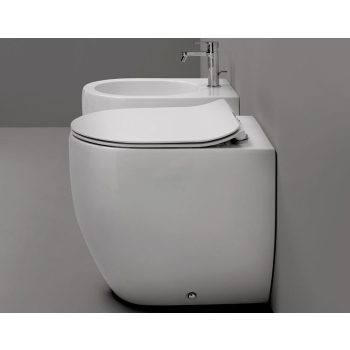 Sanitari Flo mini filomuro salvaspazio cm. 48x36 con sedile sottile chiusura softclose di Ceramica Kerasan