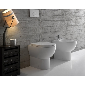 Sanitari 4all filomuro scarico traslato con sedile softclose di Ceramica Globo