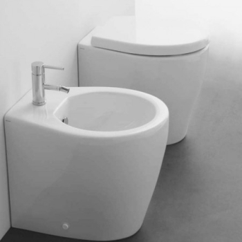 Sanitari Xes filomuro cm. 51x38 con sedile avvolgente standard di Ceramica Galassia