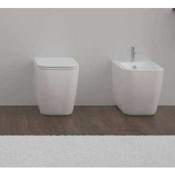 Sanitari Brio filomuro senza brida bianchi opachi con sedile softclose di Ceramica GSG