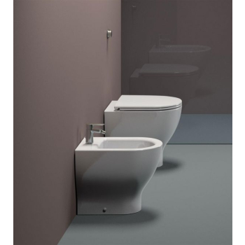 Sanitari City Pro filomuro senza brida con sedile softclose di Ceramica GSI