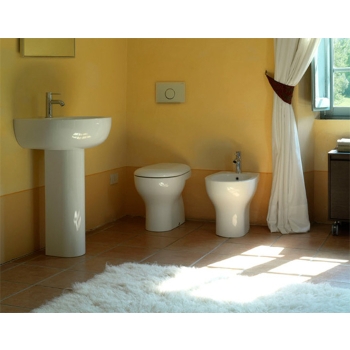 Sanitari Grace scarico a parete cm. 50x36 con sedile softclose di Ceramica Globo