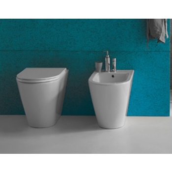Sanitari forty3 filomuro con sedile a chiusura tradizionale di Ceramica Globo
