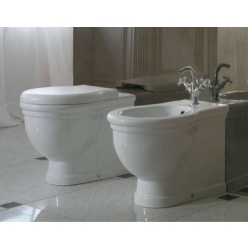 Sanitari a terra filomuro Paestum con copriwater avvolgente a discesa rallentata di Ceramica Globo
