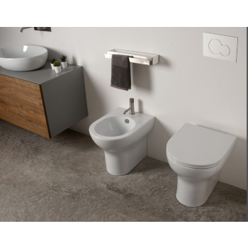 Sanitari speed filomuro wc senza brida con sedile in termoindurente di Ceramica GSG