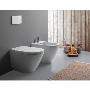 Sanitari Stockholm filomuro cm. 51x37 con sedile softclose di Ceramica Globo