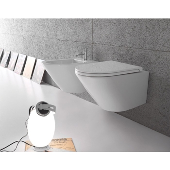 Sanitari Forty3 sospesi con sedile softclose di Ceramica Globo