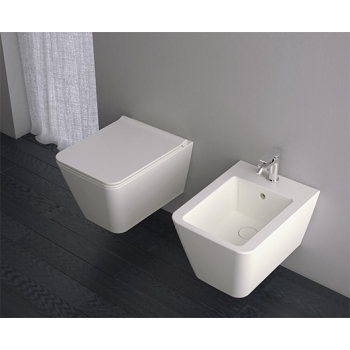 Sanitari Incantho sospesi salvaspazio cm 48 con sedile a chiusura tradizionale di Ceramica Globo
