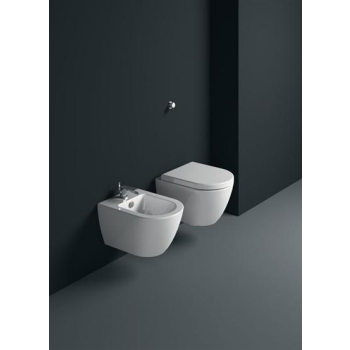 Sanitari Pura sospesi senza brida con sedile softclose di Ceramica GSI