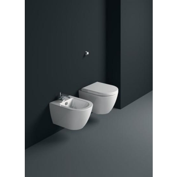 Sanitari Pura sospesi con sedile sottile softclose di Ceramica GSI