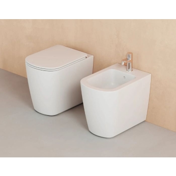 Sanitari Aurea filomuro vortice senza brida con sedile softclose di Ceramica Azzurra