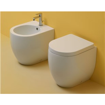 Sanitari Flo mini filomuro salvaspazio cm. 48x36 con sedile avvolgente chiusura standard di Ceramica Kerasan